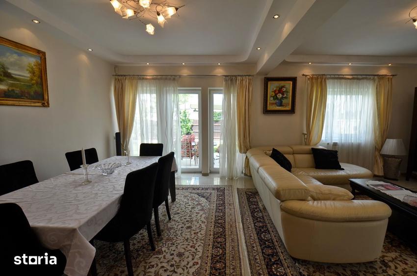 Casă cu 5 camere decomandat cu Teren 700 Mp în Central