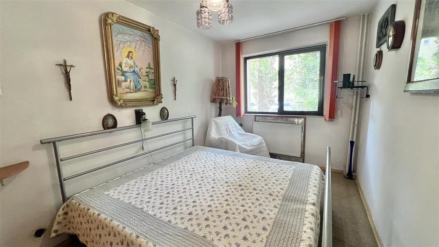 Apartament cu 3 camere semidecomandat în Astra