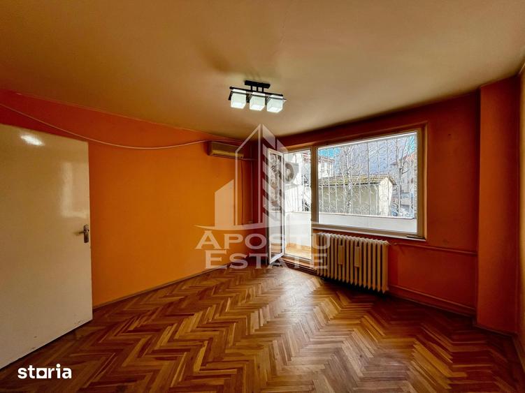 Apartament cu 4 camere semidecomandat în Take Ionescu