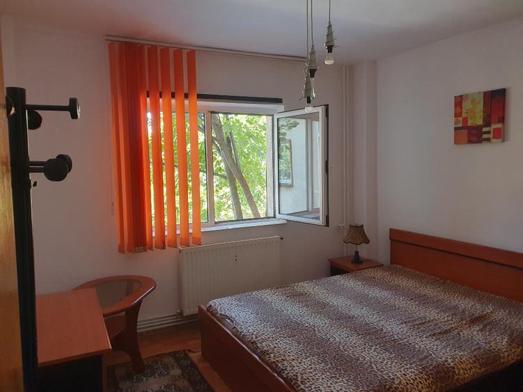 Apartament cu 2 camere decomandat în Republicii
