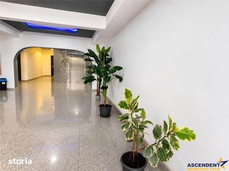 Apartament cu 3 camere decomandat în Tractorul
