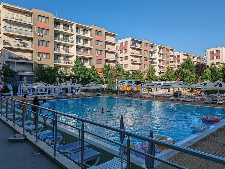 Apartament cu 3 camere decomandat în Runcu