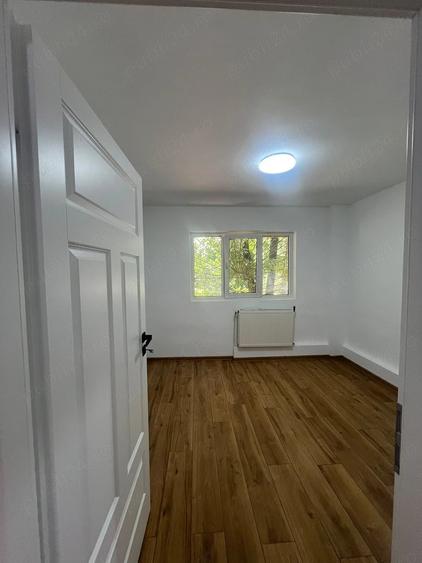 Apartament cu 4 camere decomandat în Tineretului