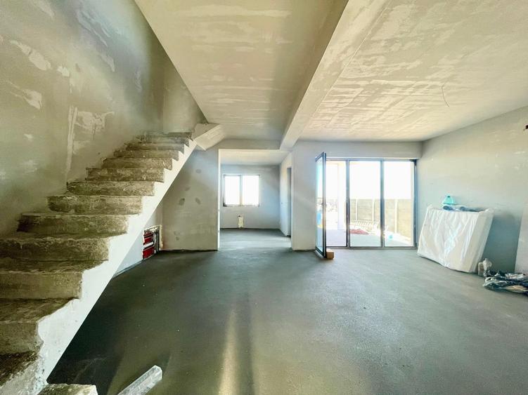 Duplex cu 4 camere cu Canalizare în Moșnița Veche