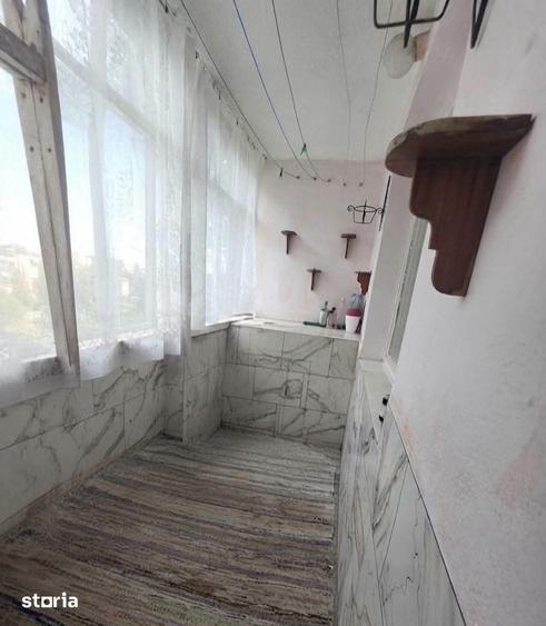 Apartament cu 3 camere decomandat în Tractorul
