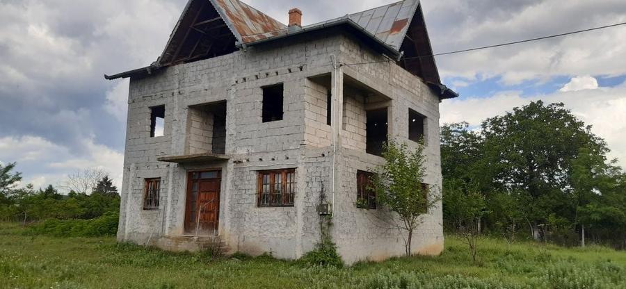 Casă cu 4 camere în Răzvad