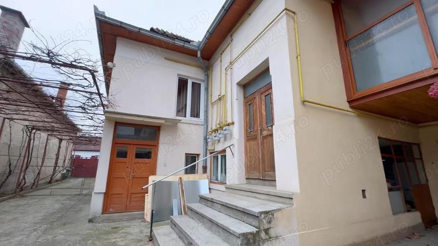 Casă cu 6 camere în Central