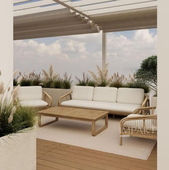 Penthouse cu 4 camere semidecomandat în Andrei Mureșanu