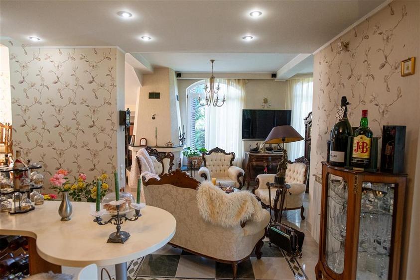Casă cu 5 camere cu Teren 1229 Mp în Rontău