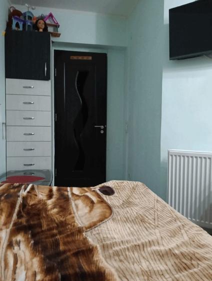 Apartament cu 3 camere decomandat în Florești