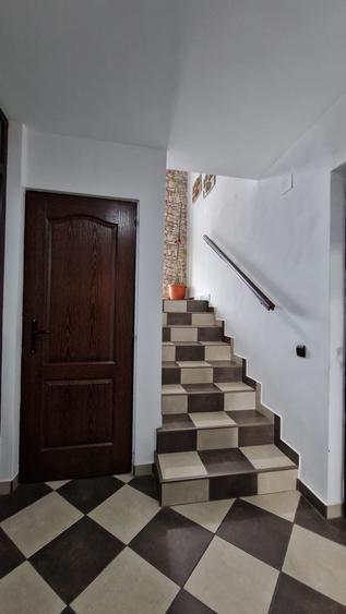 Casă individuală cu 5 camere cu Garaj în Berceni