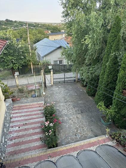 Casă cu 4 camere cu Teren 300 Mp în Central