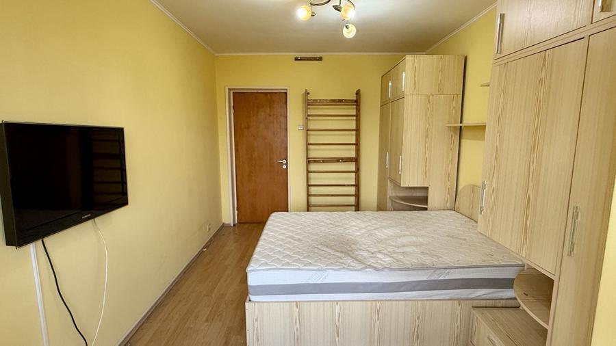 Apartament cu 3 camere semidecomandat în Gorjului