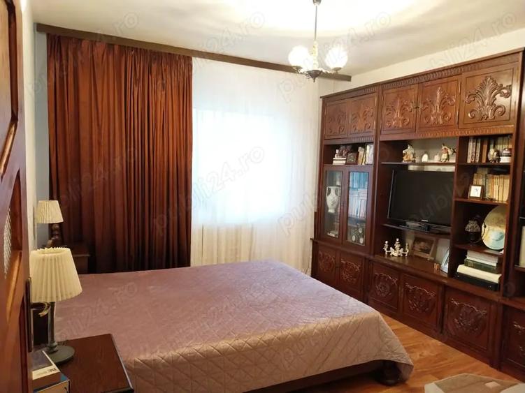 Casă cu 6 camere în Motru