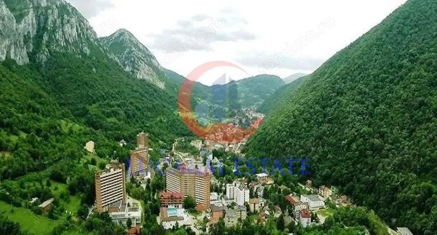 Teren de 5650 mp, în Central