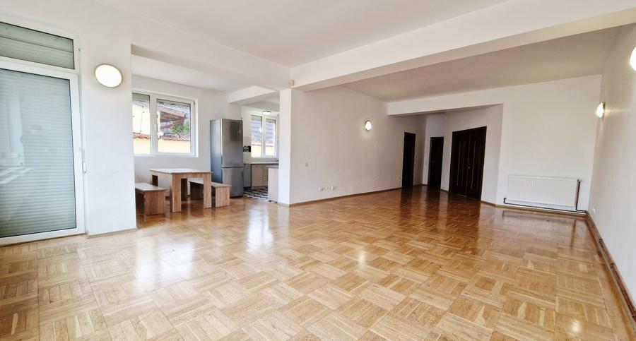 Casă individuală cu 6 camere cu Canalizare în Dămăroaia