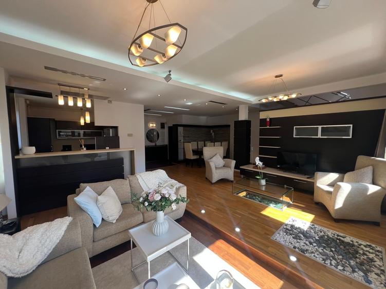 Apartament cu 5 camere decomandat, mobilat în Herăstrău