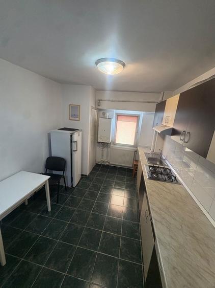 Apartament cu 2 camere decomandat în Petrești