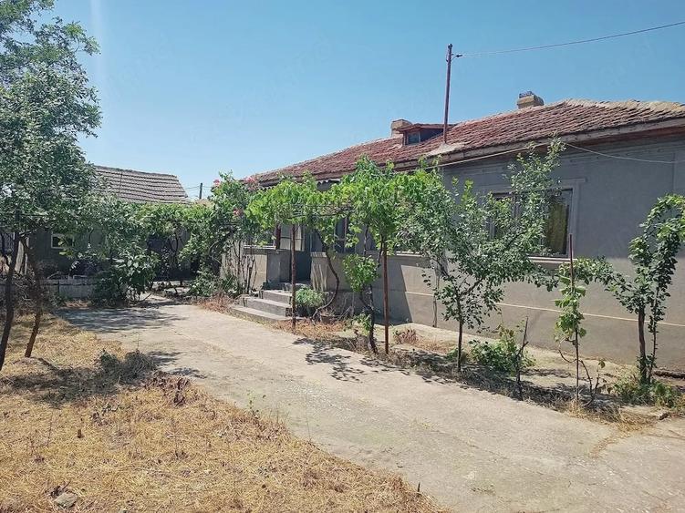 Casă cu 3 camere cu Teren 3500 Mp în Baia