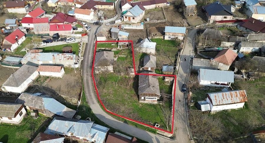 Teren de 1000 mp, în Hăulișca