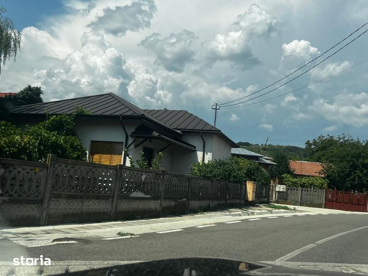 Casă cu 3 camere cu Teren 575 Mp în Aninoasa