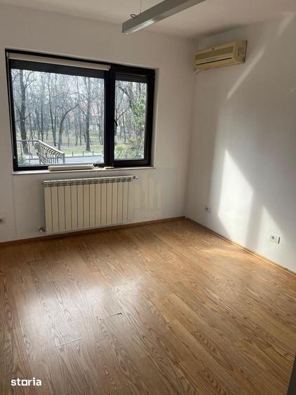 Casă cu 7 camere decomandat cu Teren 120 Mp în Floreasca