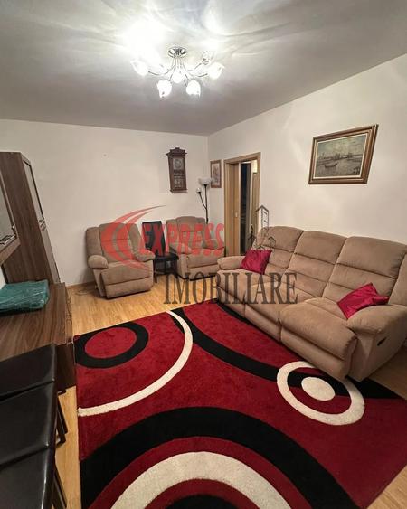 Apartament cu 4 camere semidecomandat în 1 Decembrie 1918