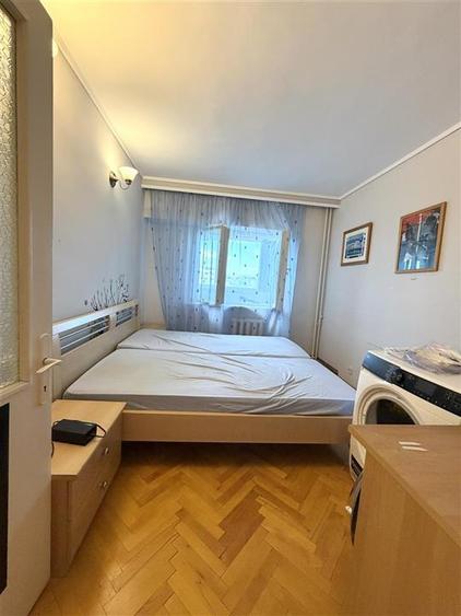 Apartament cu 3 camere decomandat în Nicolina