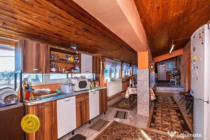 Casă cu 4 camere cu Teren 5232 Mp în Căldăraru