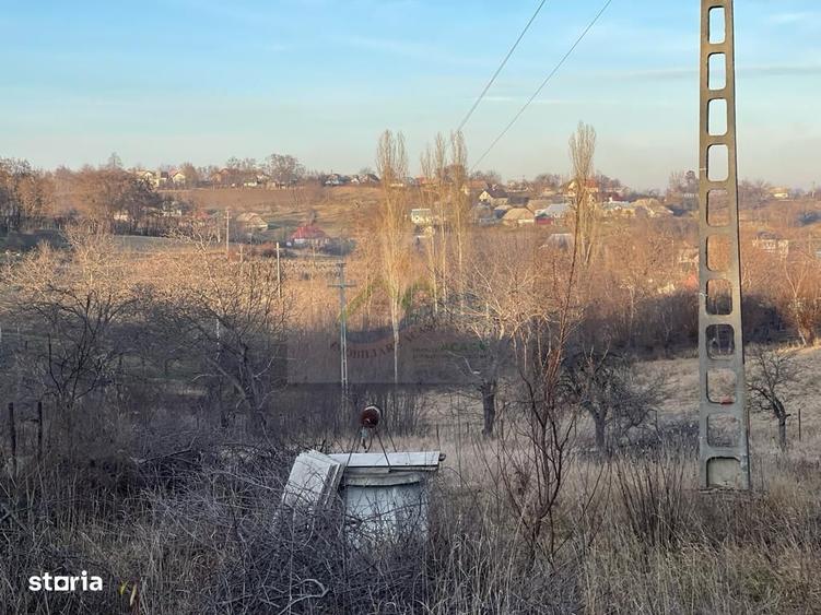 Casă cu 3 camere în Podeni