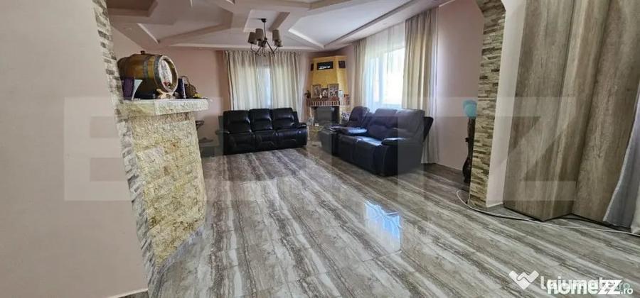 Casă cu 5 camere cu Teren 1300 Mp în Valea