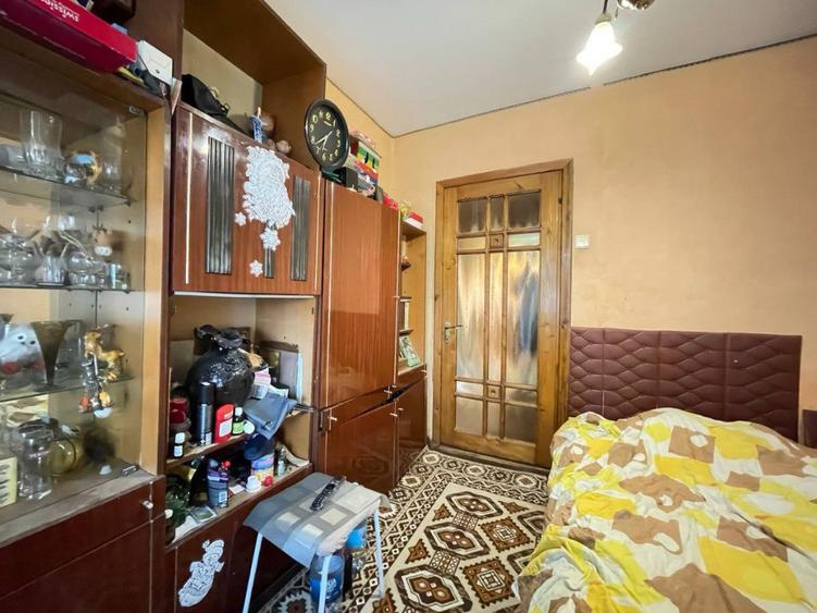 Apartament cu 3 camere decomandat în Europa