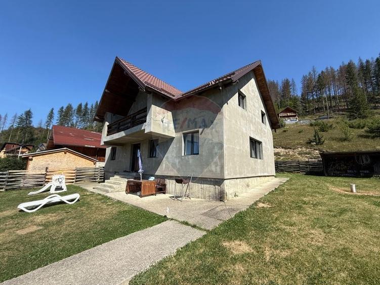 Casă individuală cu 4 camere cu Teren 423 Mp în Nord-Est