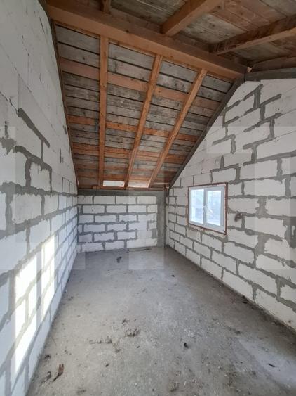 Casă individuală cu 4 camere cu Garaj în Teslui
