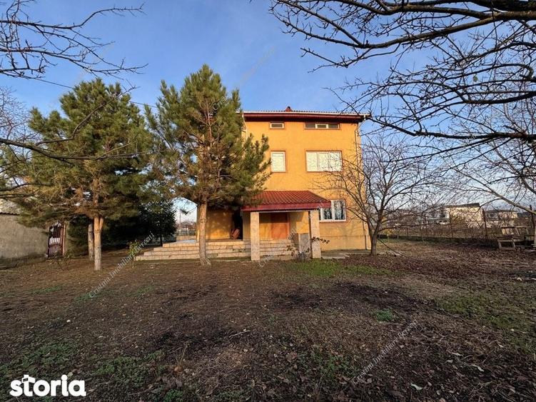 Casă cu 4 camere decomandat cu Teren 510 Mp în Berceni