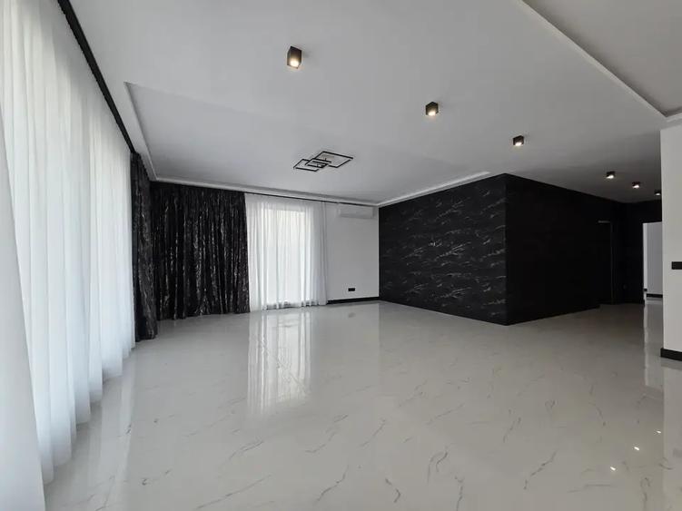 Penthouse cu 3 camere decomandat în Titan