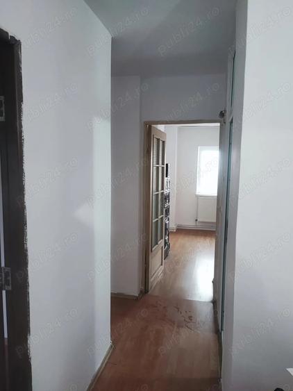 Apartament cu 3 camere decomandat în Agigea