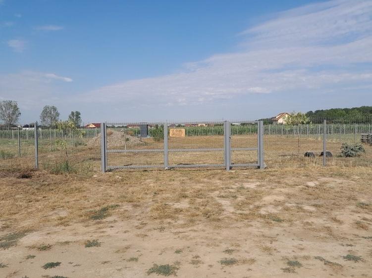 Teren de 821 mp, în Alparea