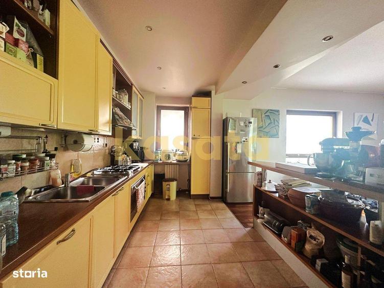 Apartament cu 4 camere în Primăverii
