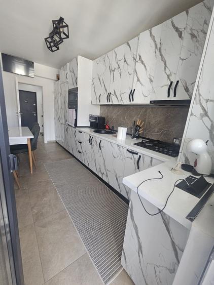Apartament cu 3 camere decomandat în Olteni