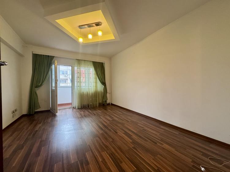 Apartament cu 3 camere decomandat în Decebal
