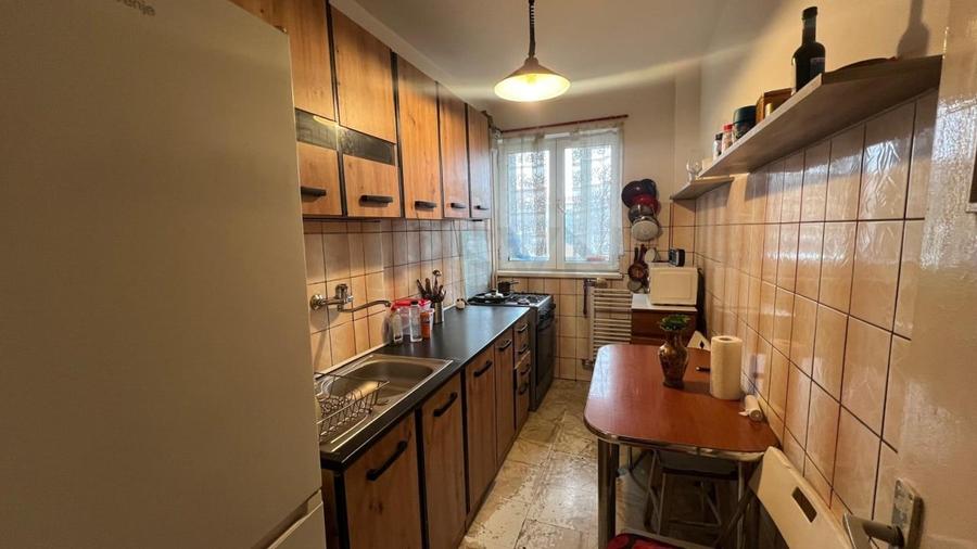 Apartament cu 3 camere decomandat, mobilat în Victoriei