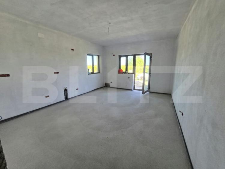Casă cu 5 camere cu Teren 550 Mp în Săcueni