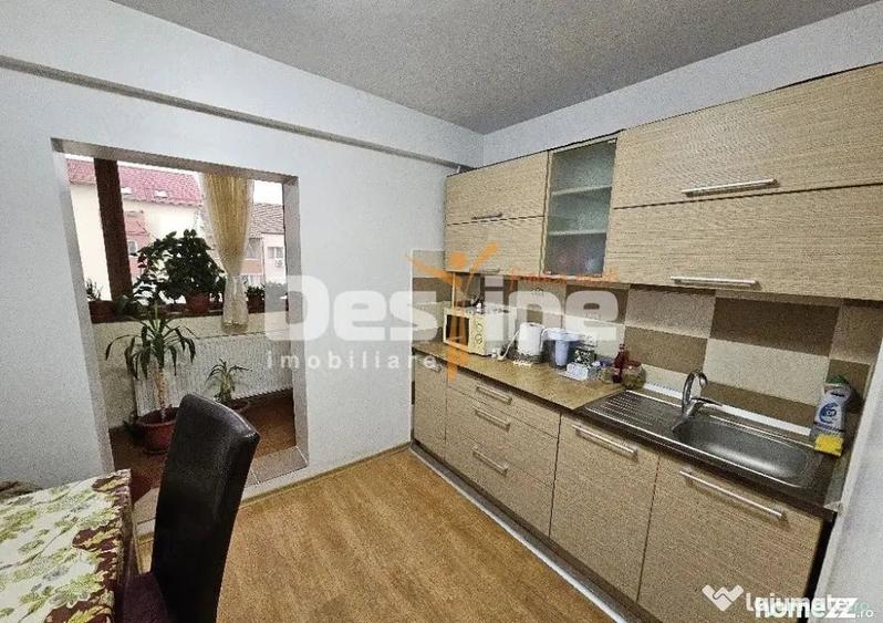 Apartament cu 3 camere decomandat în Soarelui