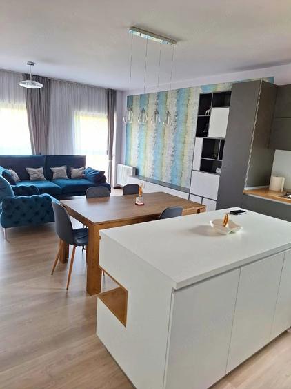 Apartament cu 3 camere decomandat în Borhanci