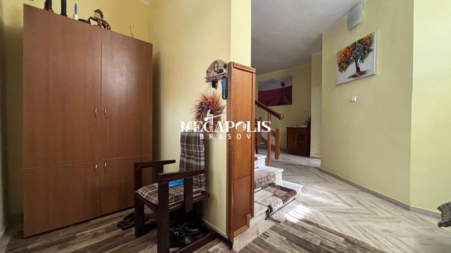 Casă individuală cu 5 camere cu Canalizare în Central