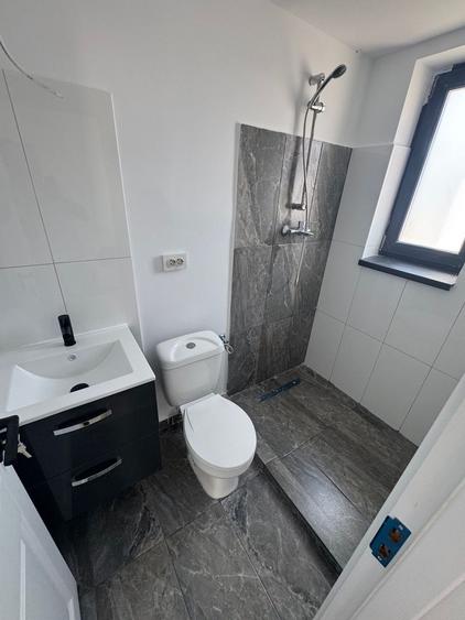 Casă cu 3 camere cu Canalizare în Est
