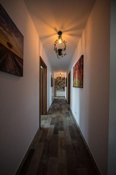 Casă individuală cu 6 camere cu Canalizare în Baciu