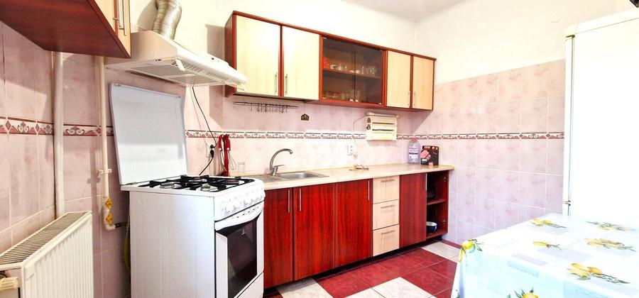 Apartament cu 3 camere semidecomandat, mobilat în Cișmigiu