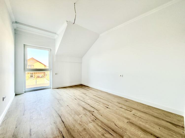 Duplex cu 4 camere cu Canalizare în Moșnița Nouă